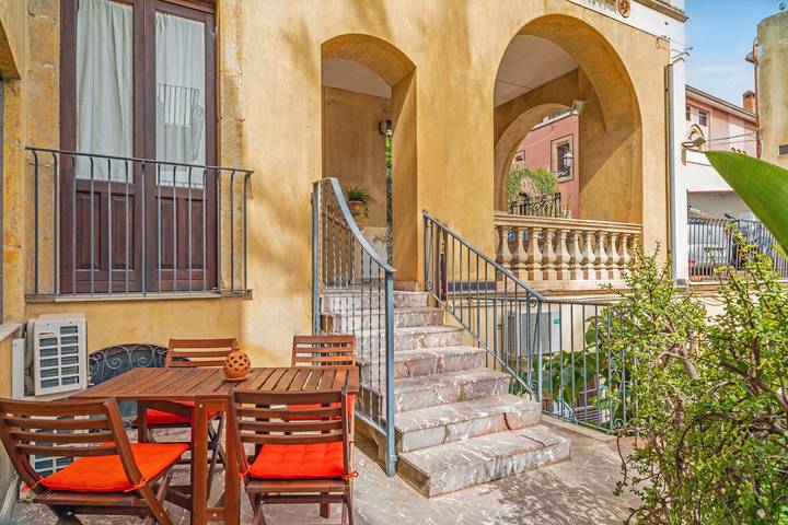 Vacation rental for 2 people, with Balcony and Yard in Taormina