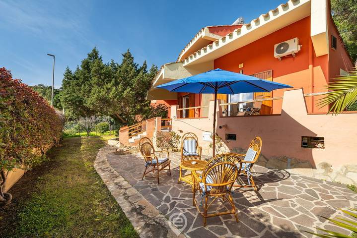 Ferienhaus für 6 Personen mit Balkon/Terrasse in Solanas, Comune di Sinnai