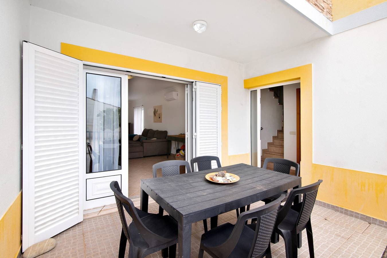 Villa 'Essence Of Grey' con terraza privada con vistas al mar, Wi-Fi y aire acondicionado in Manta Rota, Ria Formosa