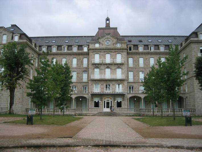 Apartamento para 4 personas, con piscina además de jardín y vistas en Mondariz-Balneario