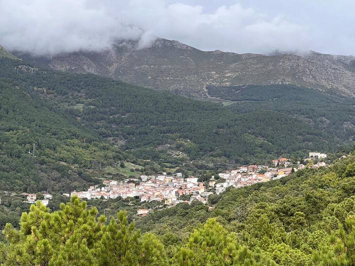Hôtel pour 3 personnes, avec piscine ainsi que terrasse et jardin à Mijares - 2
