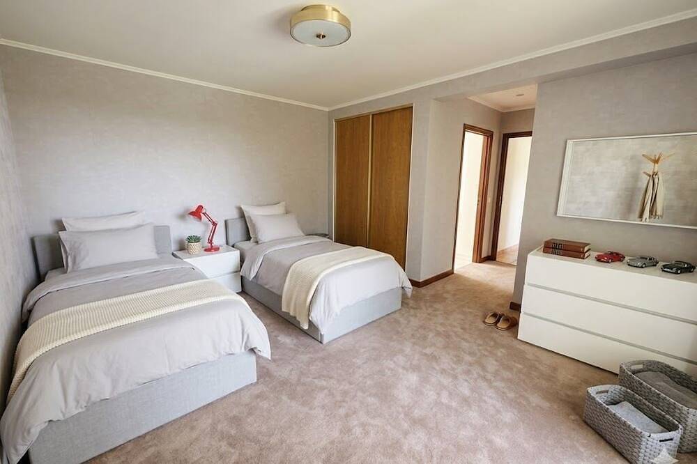 Villa Mont-Blanc & 6 bedrooms & views of the Alps and lake in Divonne-les-Bains, Gex