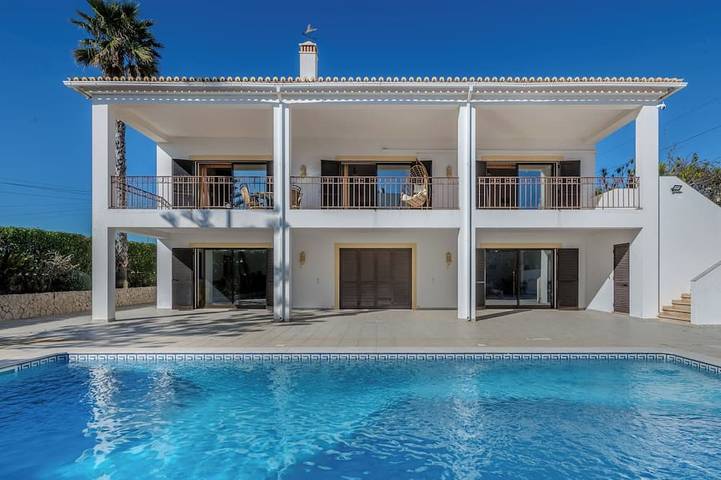 Ferienhaus für 6 Personen, mit Balkon und Pool in Portimão