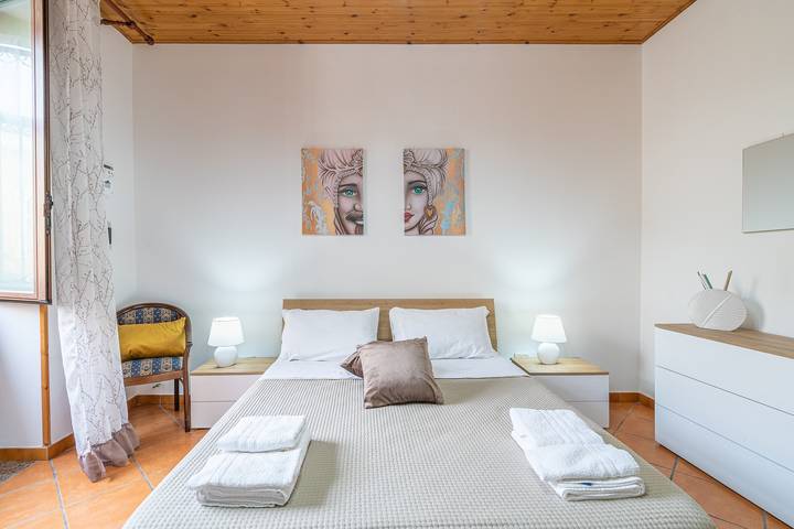 Apartamento entero, Apartamento vacacional "Casa D e G in Borgata" con terraza compartida y Wi-Fi in Siracusa, Provincia de Siracusa