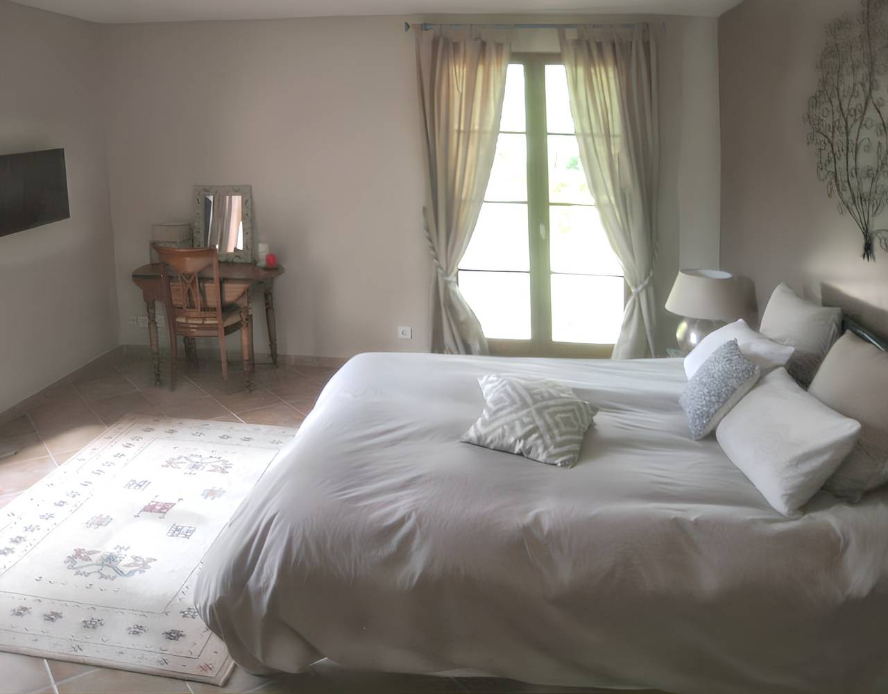 Ruime villa met zwembad in Saint Maximin in Saint-Maximin-la-Sainte-Baume, Brignoles region