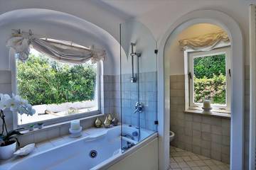 Villa for 7 Guests in Capri, Tyrrhenian Coast Campania, Picture 4