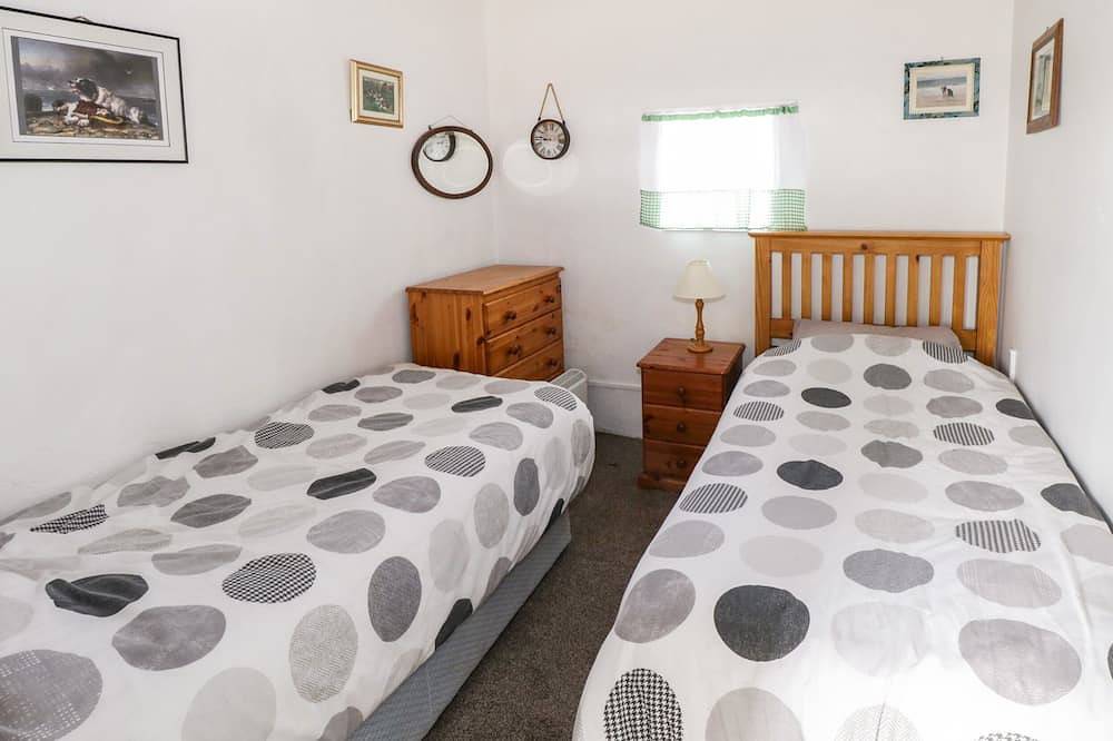 Sound Cottage, pet friendly in Achill Island, County Mayo in Doogea ED, Acaill