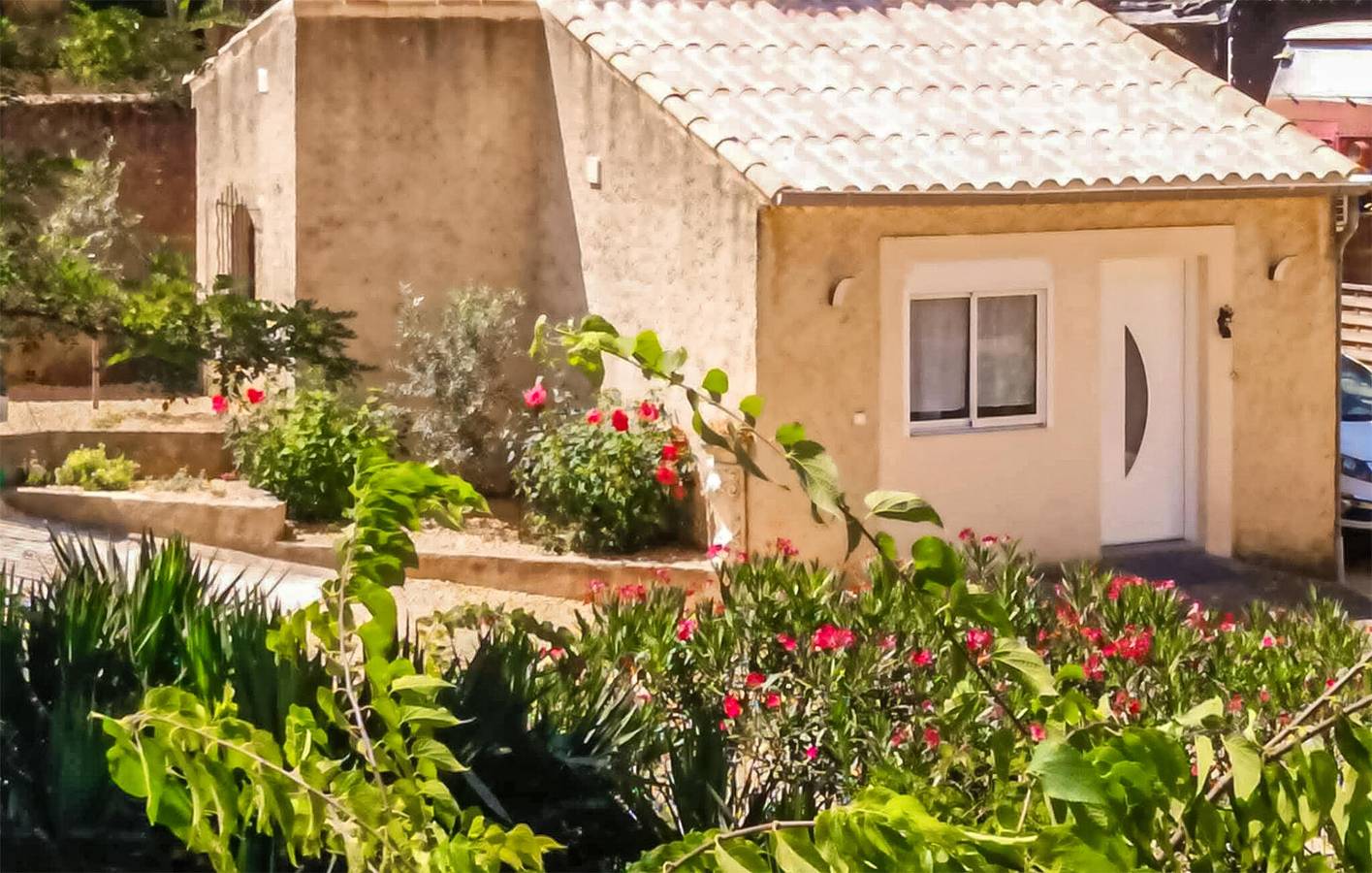 Apartamento vacacional entero, Mornas Apartamento con AC, Parking, Piscina y WiFi in Mornas, Vaucluse