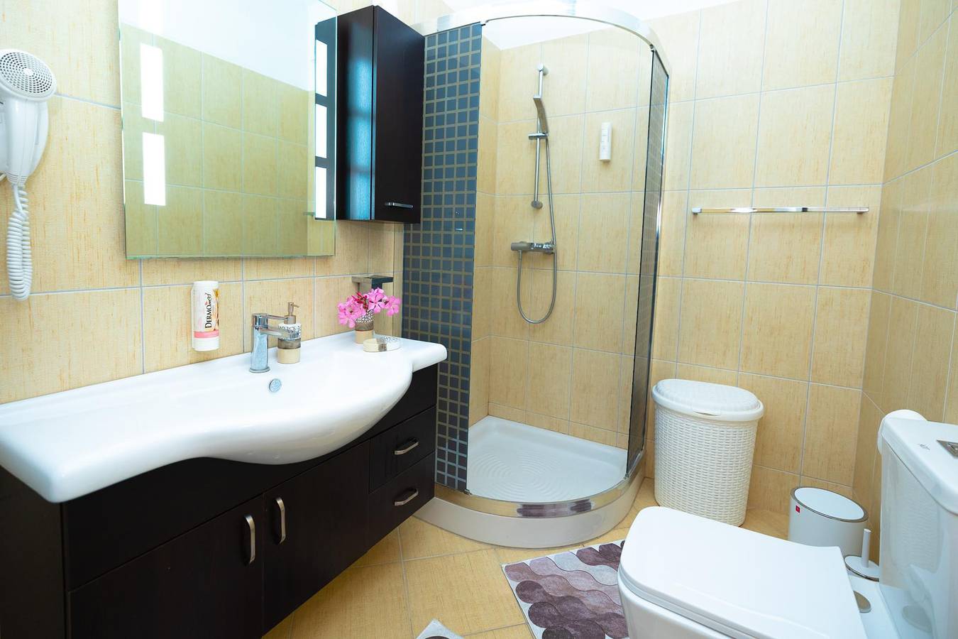 Apartamento vacacional entero, Vlore - Penthouse - Sleeps 7 - Hot Tub in Vlorë (Ciudad), Vlorë