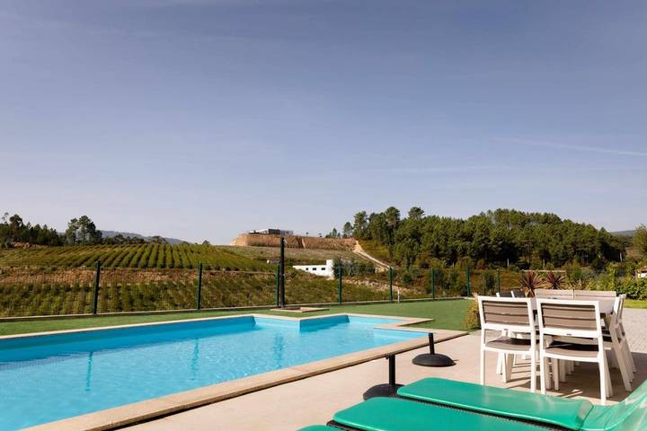 Location de vacances pour 20 personnes, avec vue ainsi que piscine et jardin à Celorico de Basto - 2
