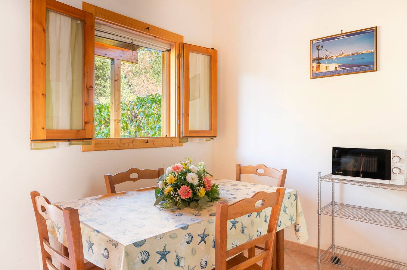 Bungalow 'Agriturismo Alimini-  2' with Private Terrace, Wi-Fi and Air Conditioning in Frassanito, Lecce-provinsen