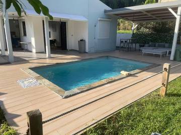 Villa pour 4 personnes, avec bassin pour enfant et jardin ainsi que vue et piscine en Martinique