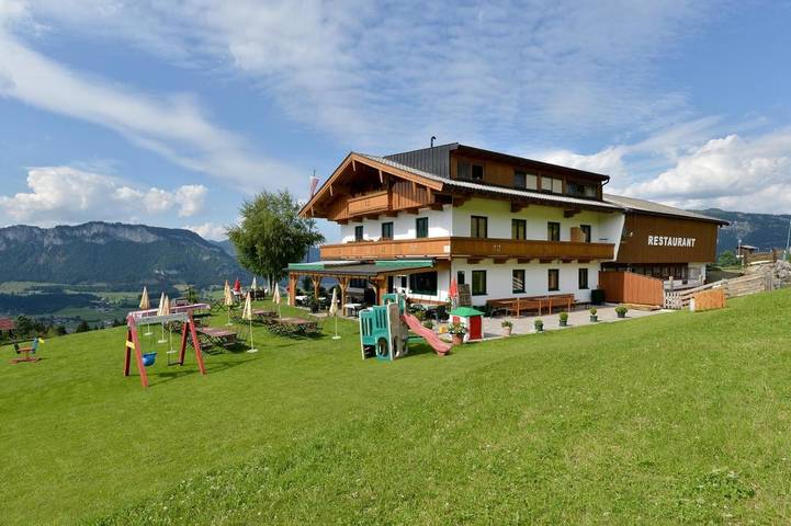 Hôtel pour 2 personnes, avec Balcon et Terrasse ainsi que Jardin et Vue dans St Johann in Tirol
