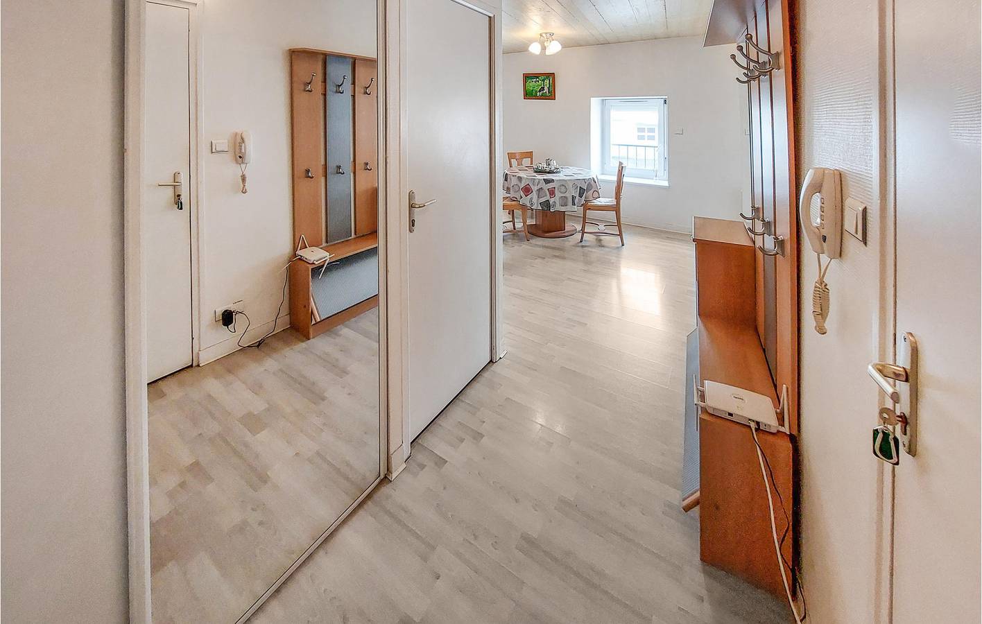 Apartamento vacacional entero, Apartamento frente al río con aparcamiento e Internet in Usson-en-Forez, Montbrison