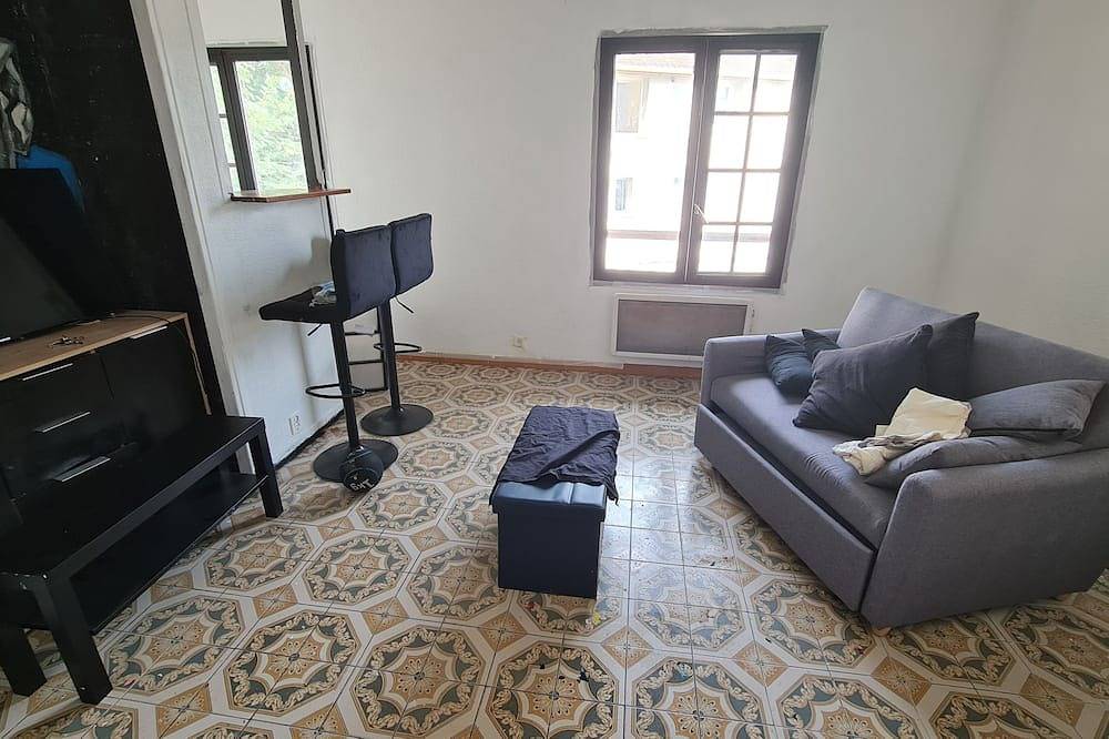 Appartement entier, Studio  d'artiste plus place de parking in Sarcelles, Val-d'Oise