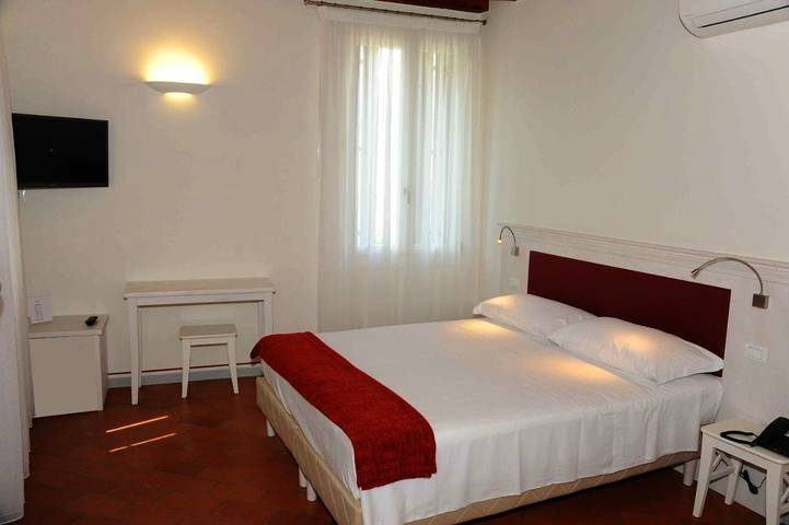 Hôtel pour 3 personnes, avec terrasse et jardin, animaux acceptés à Malo - 3