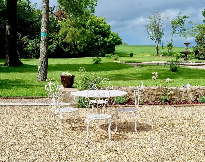 Location de vacances pour 5 personnes, avec jardin ainsi que vue et piscine à Gazaupouy - 4