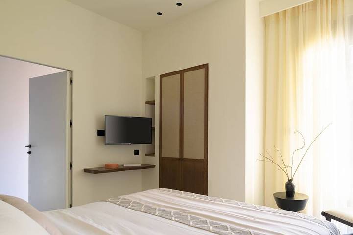 Geheel appartement, Thetis BeachFront Retreat, with Plunge Pool in Rethymno (City), Rethymno en omgeving