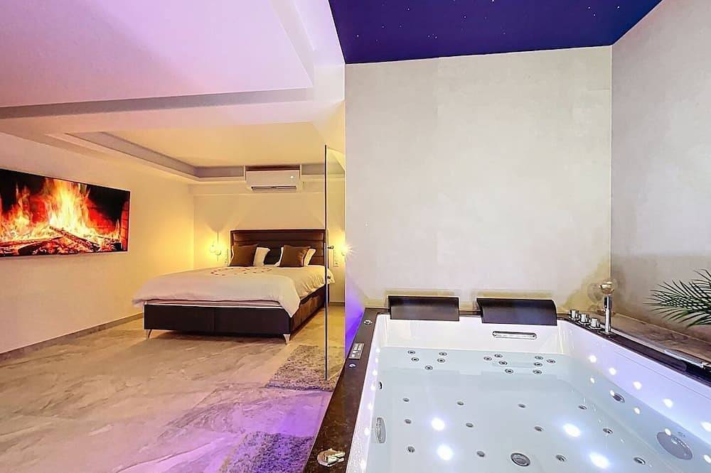 Entire apartment, Luxury Suite Romantic escape & absolute well-being King size bed Jacuzzi. in Montbéliard, Doubs