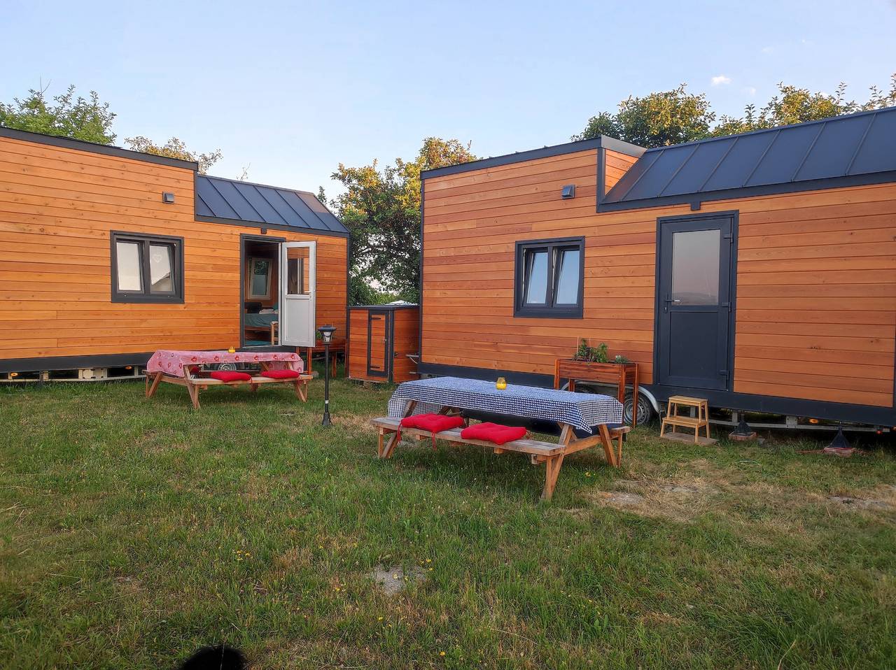 Ganze Wohnung, Gästehaus "Mobile Tinyhouse 2 By Wolfsberger" mit Bergblick, Gemeinschaftsgarten und Wlan in Innviertel