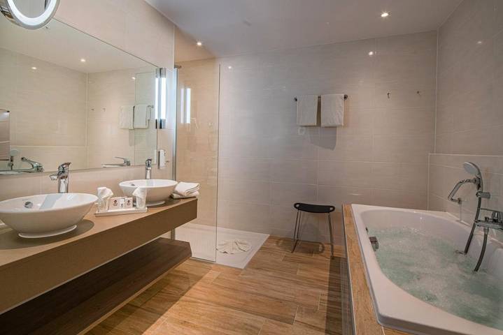 Hotel für 10 Personen, mit Whirlpool und Terrasse sowie Garten und Sauna in Bad Staffelstein - 4