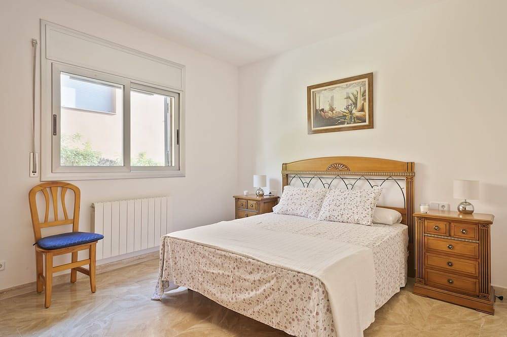 House on the beach with pool, for 9 people. in Sant Pol de Mar, Costa del Maresme