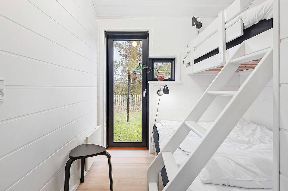 Awesome home in Stege with kitchen in Vordingborg region