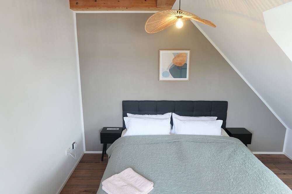 Stilvolles Haus mit Garten | Streaminghouse | Parkplatz bis 9 Gäste in Augsburg in Augsburg, Bayerisch Schwaben