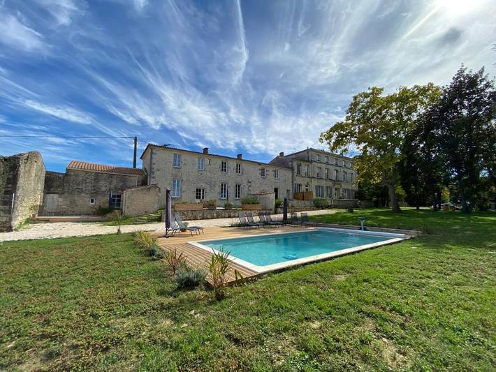 Location de vacances pour 6 personnes, avec jardin ainsi que piscine et vue à Tonnay-Charente - 3