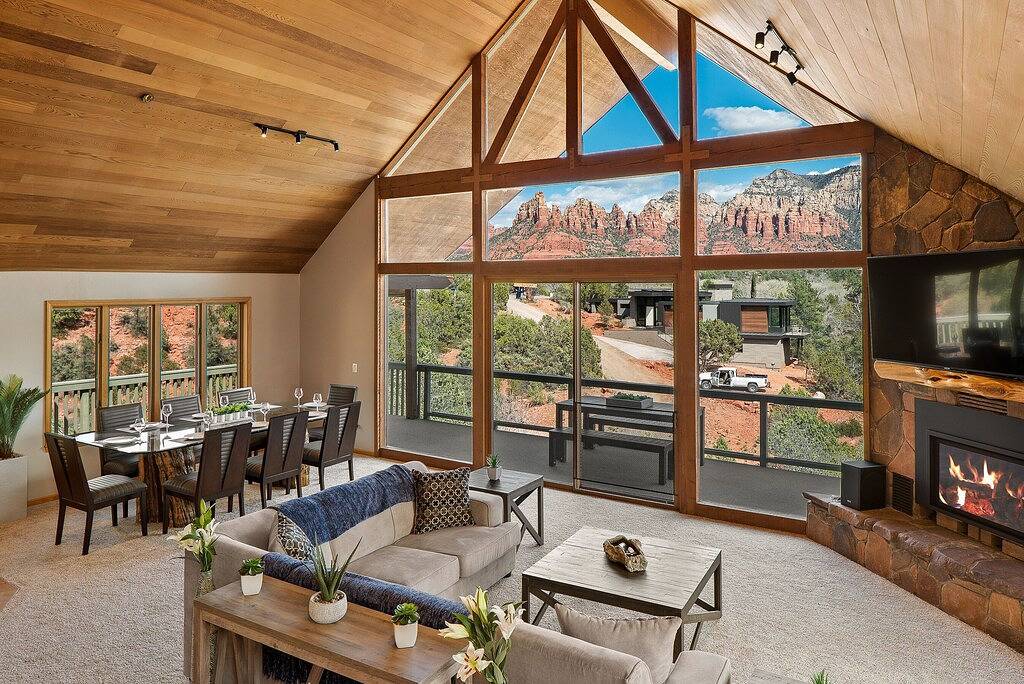 Luxury Cabin on the Creek with Red Rocks View in Sedona, Oak Creek Canyon