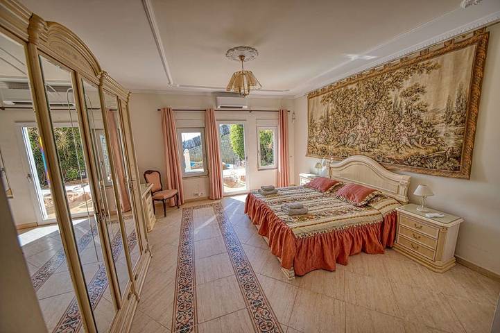 Villa élégante et très spacieuse avec piscine privée et vue imprenable. in Torremuelle, Benalmádena