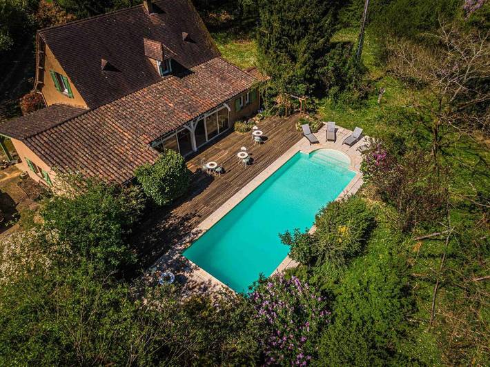 Location de vacances pour 2 personnes, avec jardin et piscine ainsi que vue et terrasse à Sainte-Nathalène - 2
