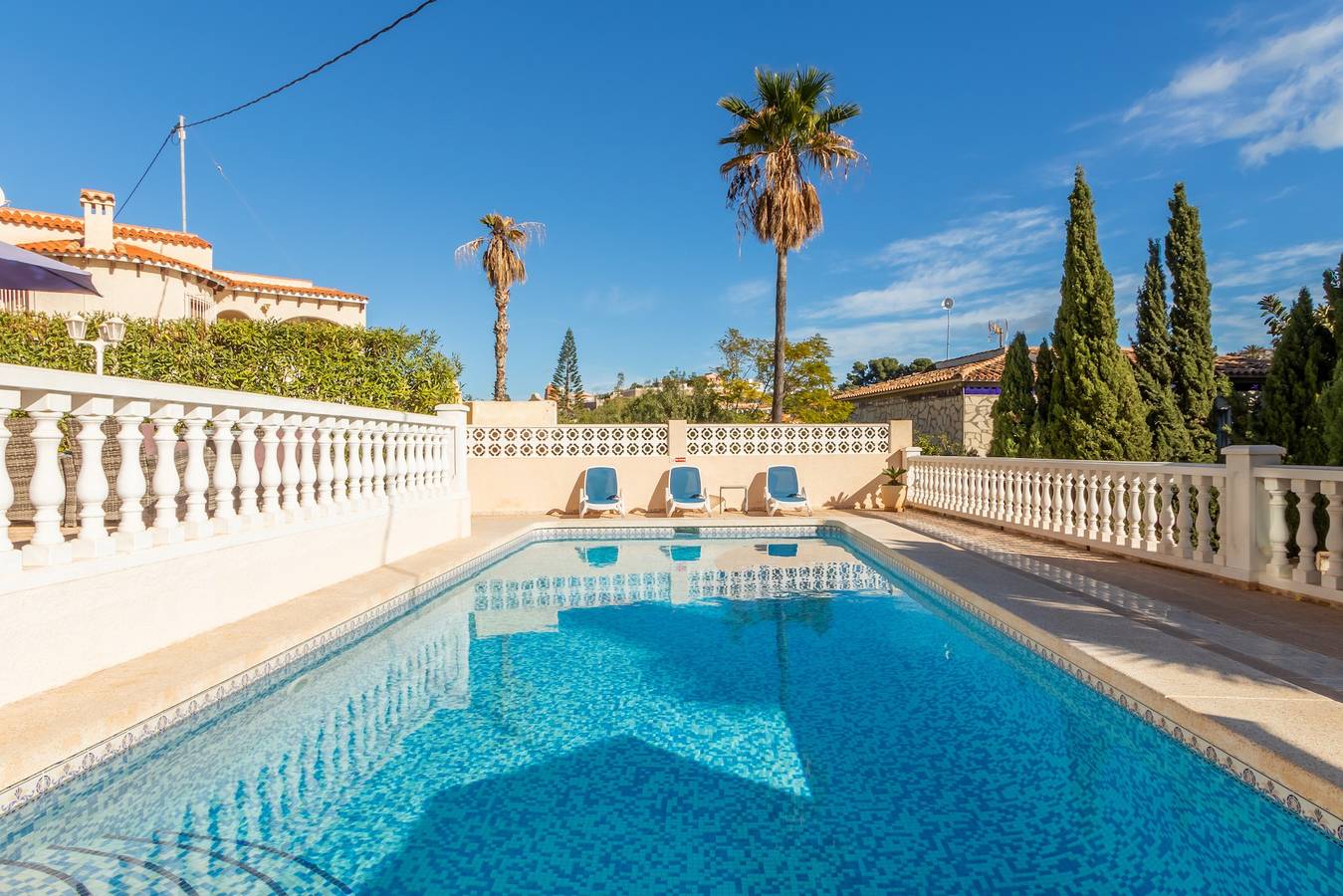 Gezinsvriendelijke Villa Valle Verde met Zwembad, Tuin en Wi-Fi in Calpe, Costa Blanca
