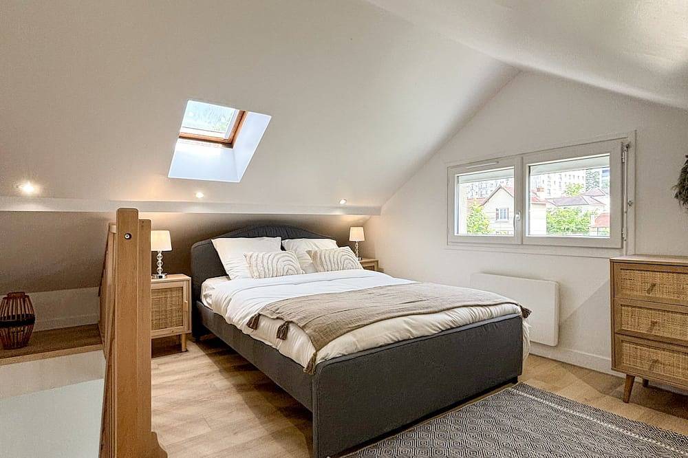 Entire apartment, Nouveau Duplex a 1 Minute du Rer B in Antony, Hauts-de-Seine