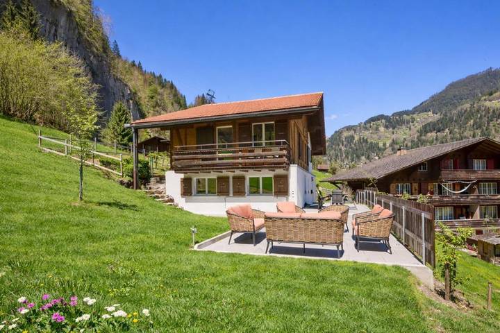 Chalet für 8 Personen, mit Balkon und Terrasse sowie Garten und Ausblick