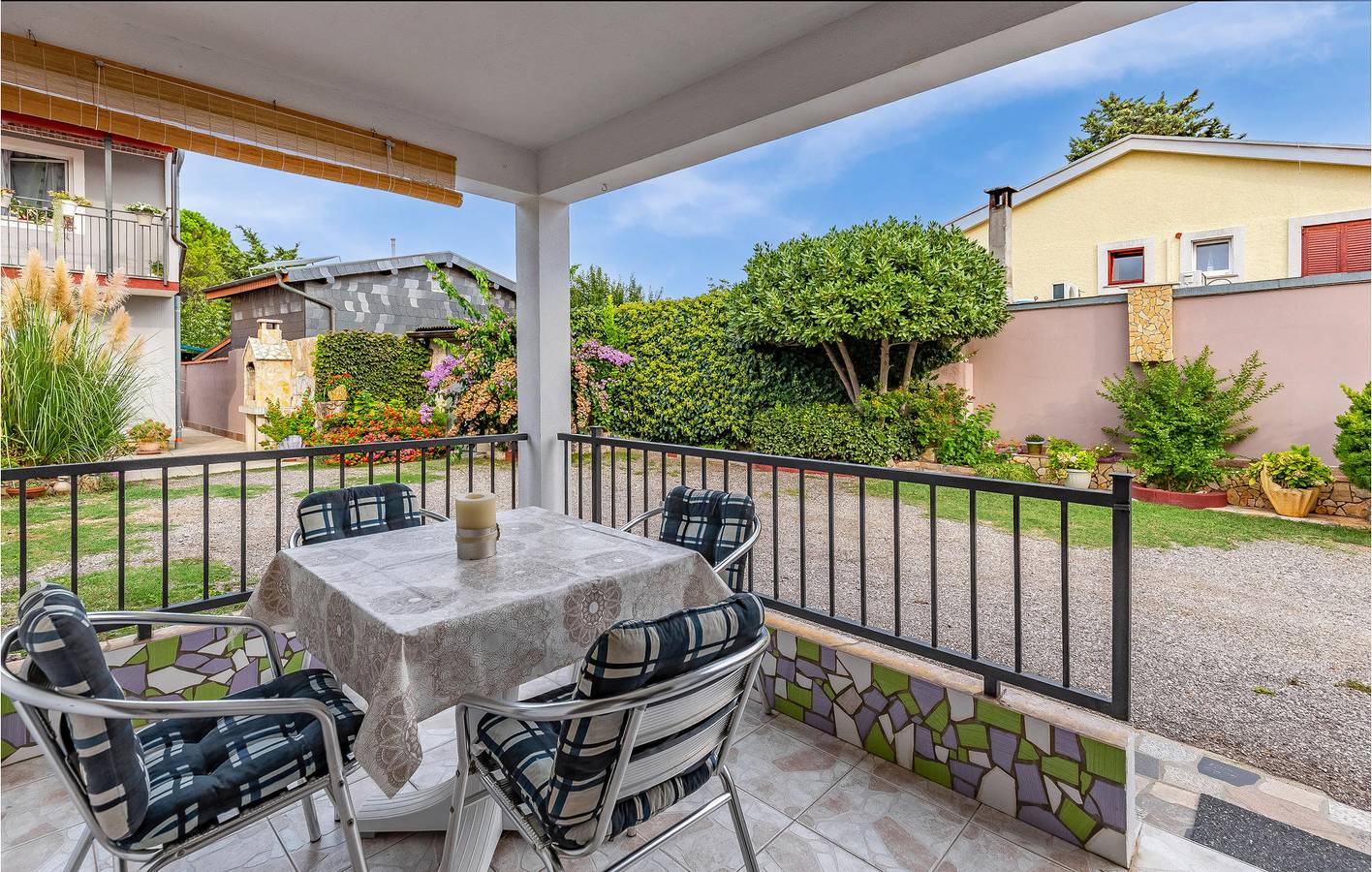 Ganze Ferienwohnung, Ferienwohnung für 4 Personen mit Terrasse in Premantura, Südküste Istrien