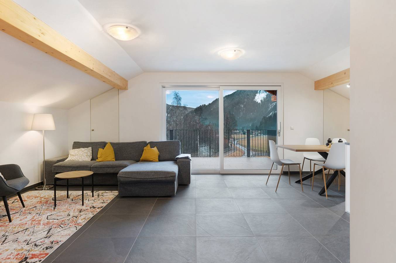 Ganze Wohnung, Apartment 'Talferblick Stern' mit Bergblick, privater Terrasse und Wlan in Sarnthein, Sarntal