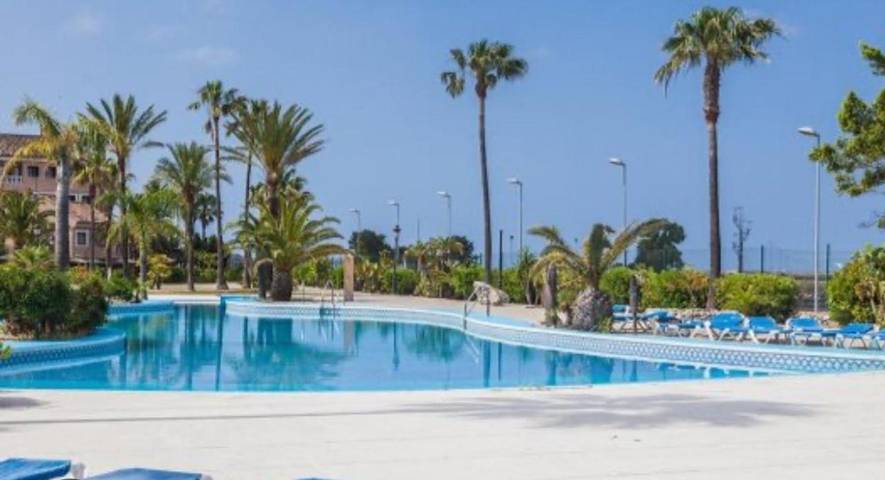 Apartamento de vacaciones para 4 personas, con terraza además de piscina para niños y piscina en Provincia de Cádiz