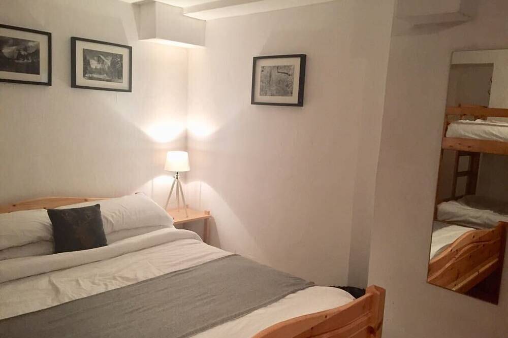 Entire apartment, La Taniere  - spacious ski-in/ski-out apartment in Les Gets located on the piste in Les Gets, Les Portes du Soleil