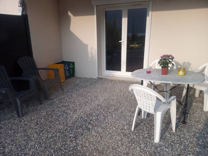 Gîte pour 2 personnes, avec terrasse ainsi que vue sur le lac et jardin à Tresserve - 3