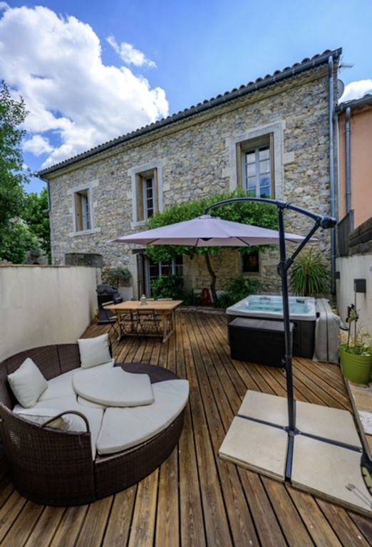 Gîte pour 5 personnes, avec terrasse et jacuzzi ainsi que sauna et jardin à Les Matelles