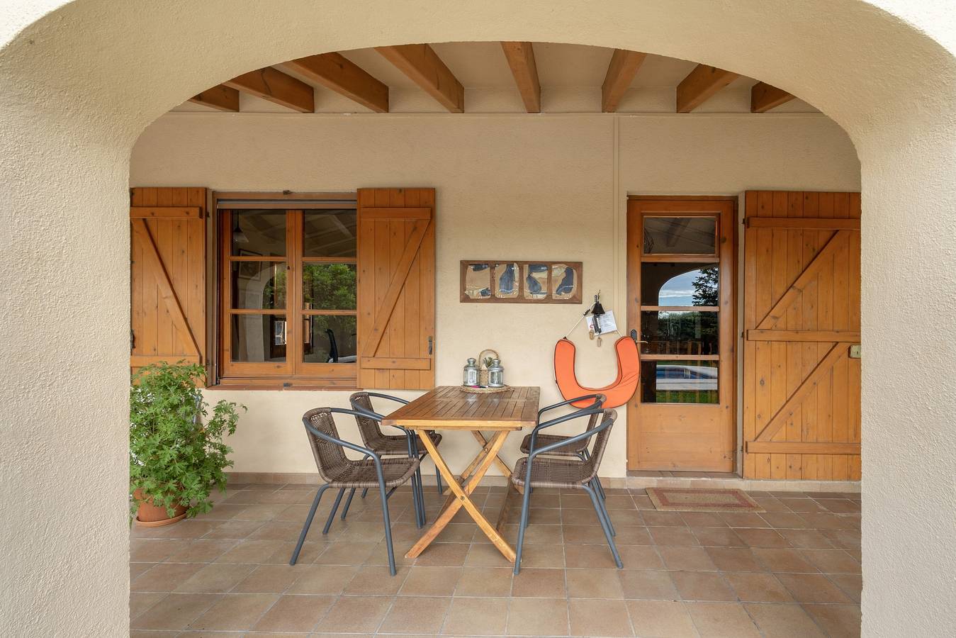Casita de campo 'Casa Rural Amb Piscina I Jardí' con piscina privada, Wi-Fi y aire acondicionado in San Martín Sarroca, Interior de Barcelona