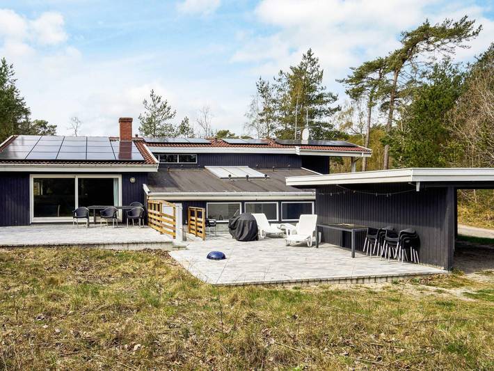 Ferienhaus für 12 Personen, mit Whirlpool und Terrasse sowie Pool und Sauna auf Bornholm