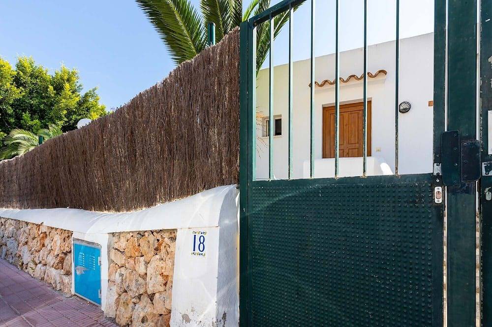 Apartamento entero, 2 bedroom apartment with beach access in Mallorca in Cala d'Or, Santanyí