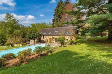 Gîte pour 15 personnes, avec terrasse ainsi que piscine et jacuzzi à Vimoutiers