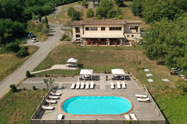 Agriturismo per 2 persone, con panorama e giardino nonché piscina in Provincia di Lucca