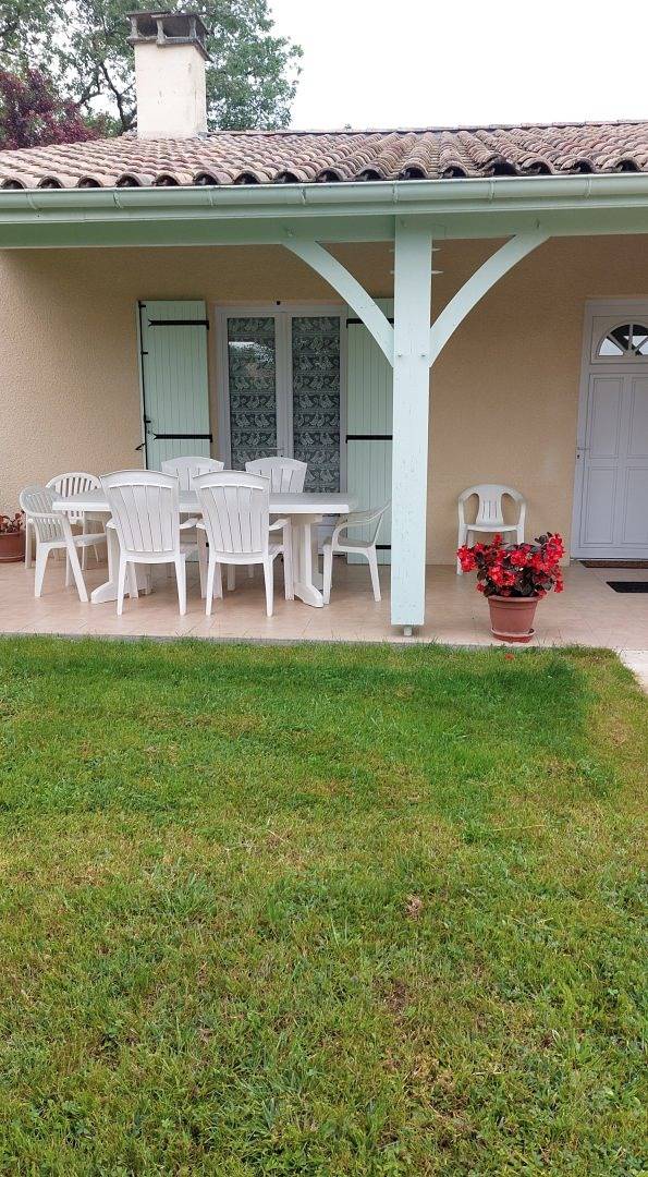 Gîte pour 8 personnes, avec terrasse ainsi que piscine et jardin à Villeréal - 4