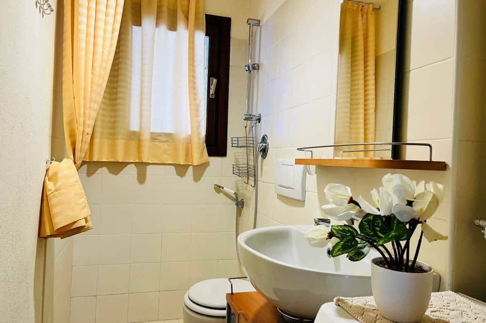 Entire apartment, Guesthost - A cozy apartment of approximately 40 square meters, perfect for two people, located on the ground floor of a building (access via one step).The property is located in the Arly hamlet of La Thuile, nestled in the Alpine landscape and convenien in La Thuile (town), La Thuile