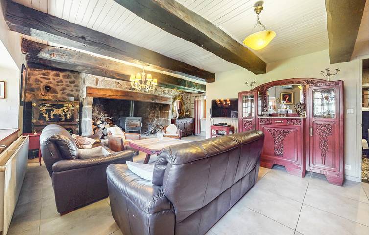 Gemütliches Apartment mit Pool, WiFi & Parkplatz in Saint-Oradoux-de-Chirouze, Regionaler Naturpark Millevaches en Limousin