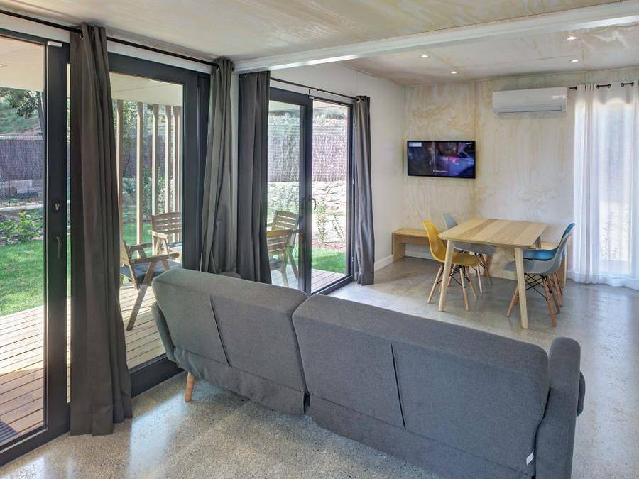 Camping Globo Barcelona - Mobilhome 5 personnes - Bungalow Cubik - 2 chambres in Canet de Mar, Costa del Maresme